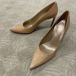 Stuart Weitzman Heist black patent leather pumps heels in a size 7